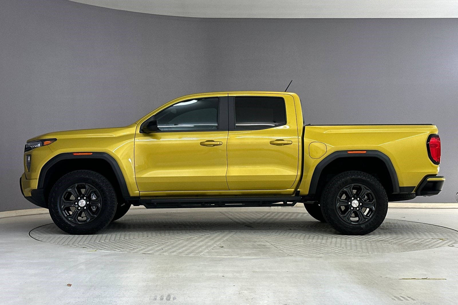 Used 2024 GMC Canyon Elevation w/ Convenience Package RWD image 2