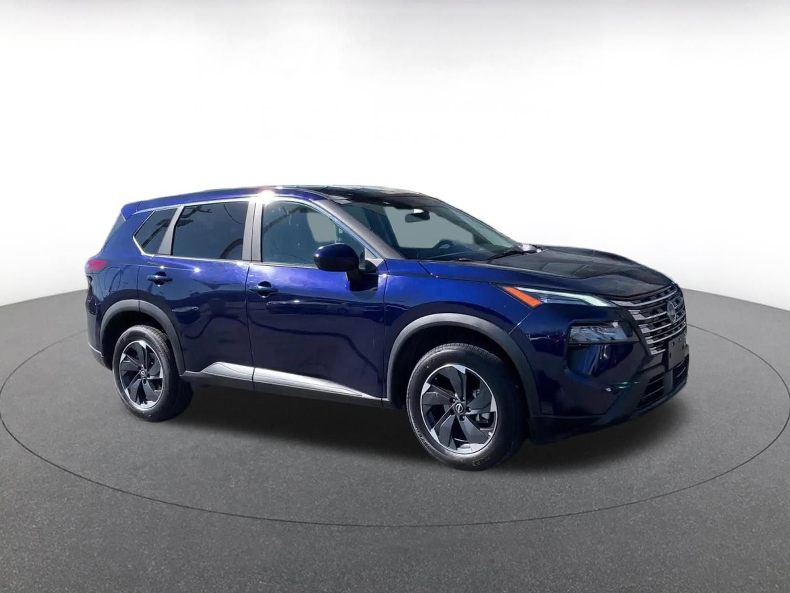 Used 2024 Nissan Rogue SV image 2