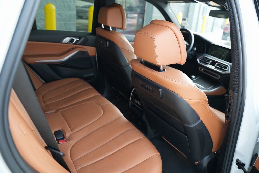 Used 2022 BMW X5 xDrive40i w/ Luxury Seating Package image 39