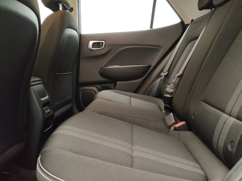 Used 2025 Hyundai Venue SEL FWD image 18