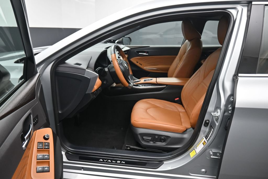 Used 2021 Toyota Avalon Limited w/ Advanced Safety Package FWD image 11