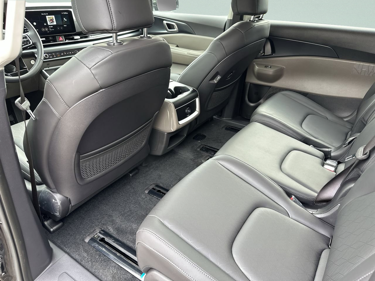 New 2026 Kia Carnival FWD image 11