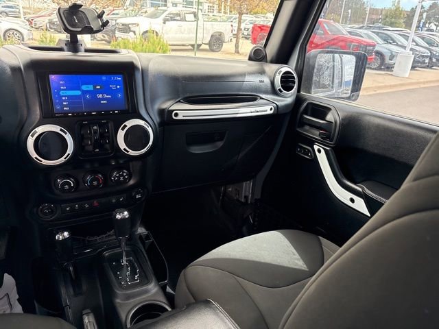 Used 2014 Jeep Wrangler Unlimited Sahara AWD/4WD image 17