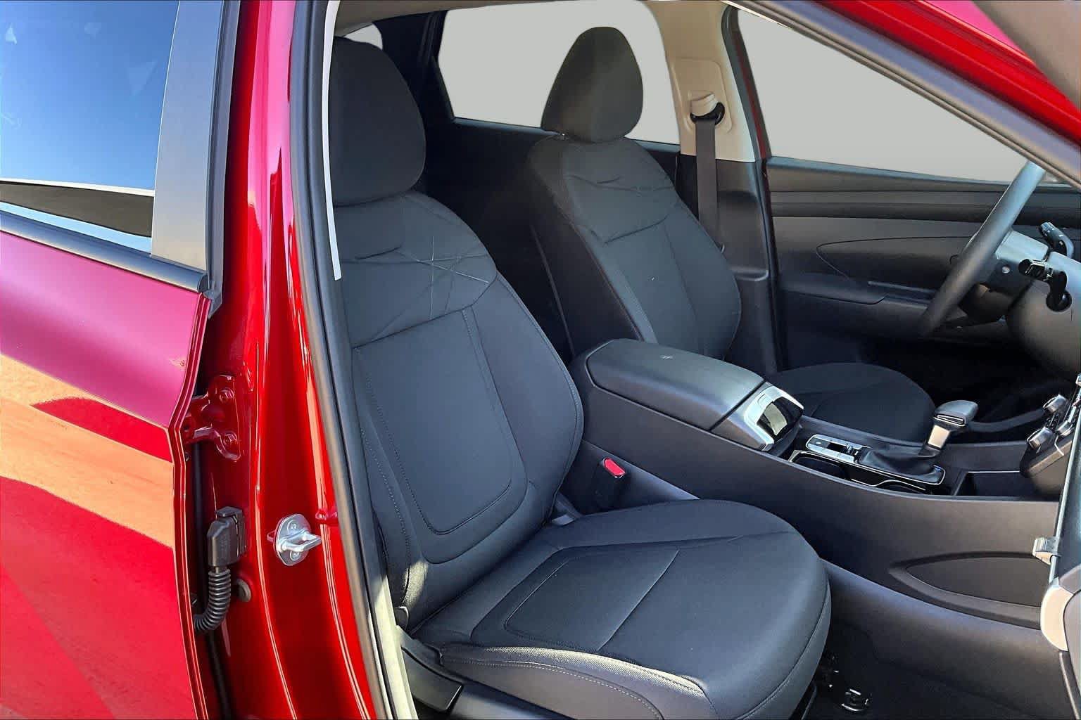 Used 2025 Hyundai Tucson SE FWD image 9