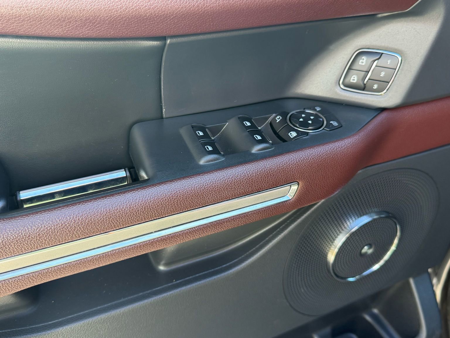 Used 2024 Ford Expedition Limited image 32