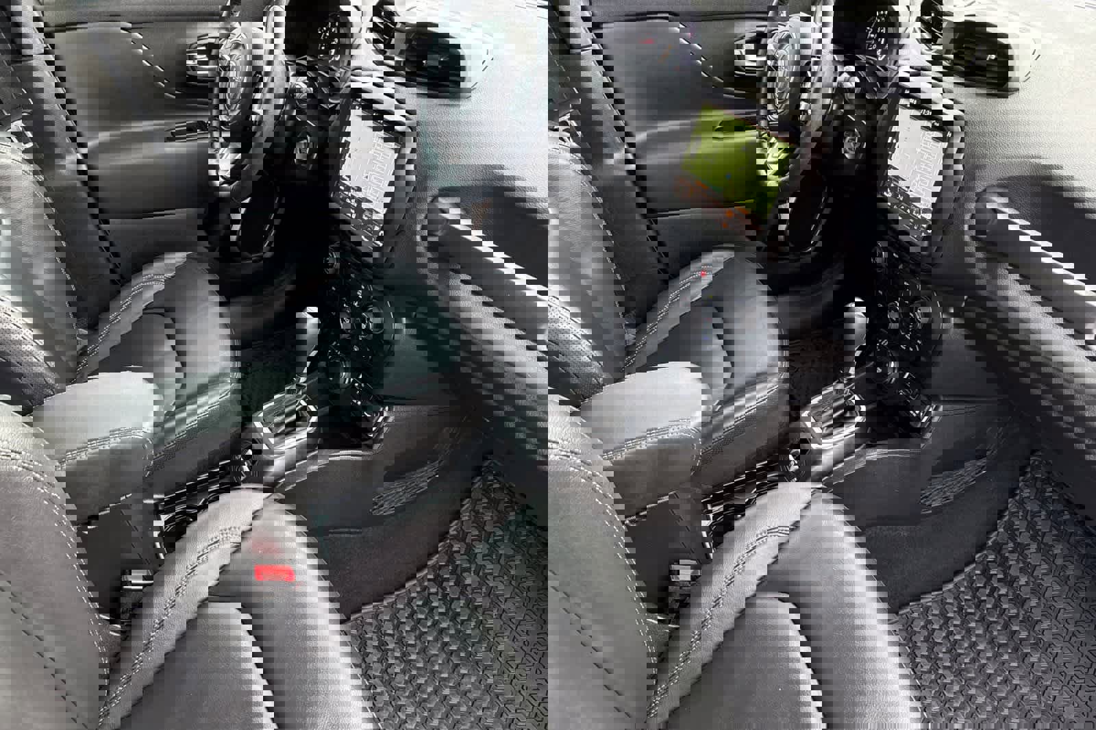 Used 2023 Jeep Renegade Limited image 16