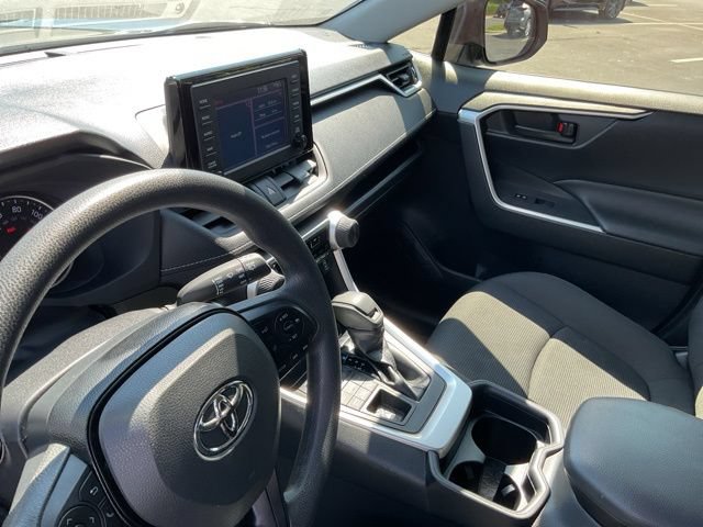 Used 2019 Toyota RAV4 LE AWD/4WD image 23