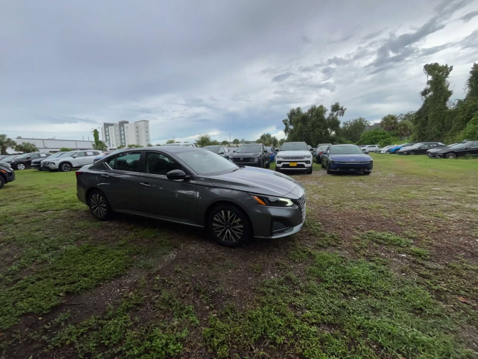 Used 2026 Nissan Altima 2.5 SV FWD image 2