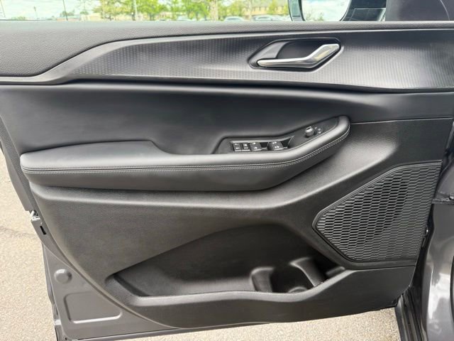 New 2025 Jeep Grand Cherokee Altitude AWD/4WD image 24