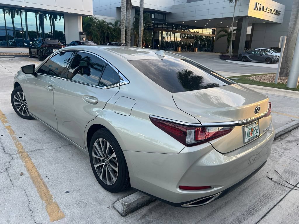 Used 2023 Lexus ES 350 w/ Accessory Package (Z2) FWD image 9