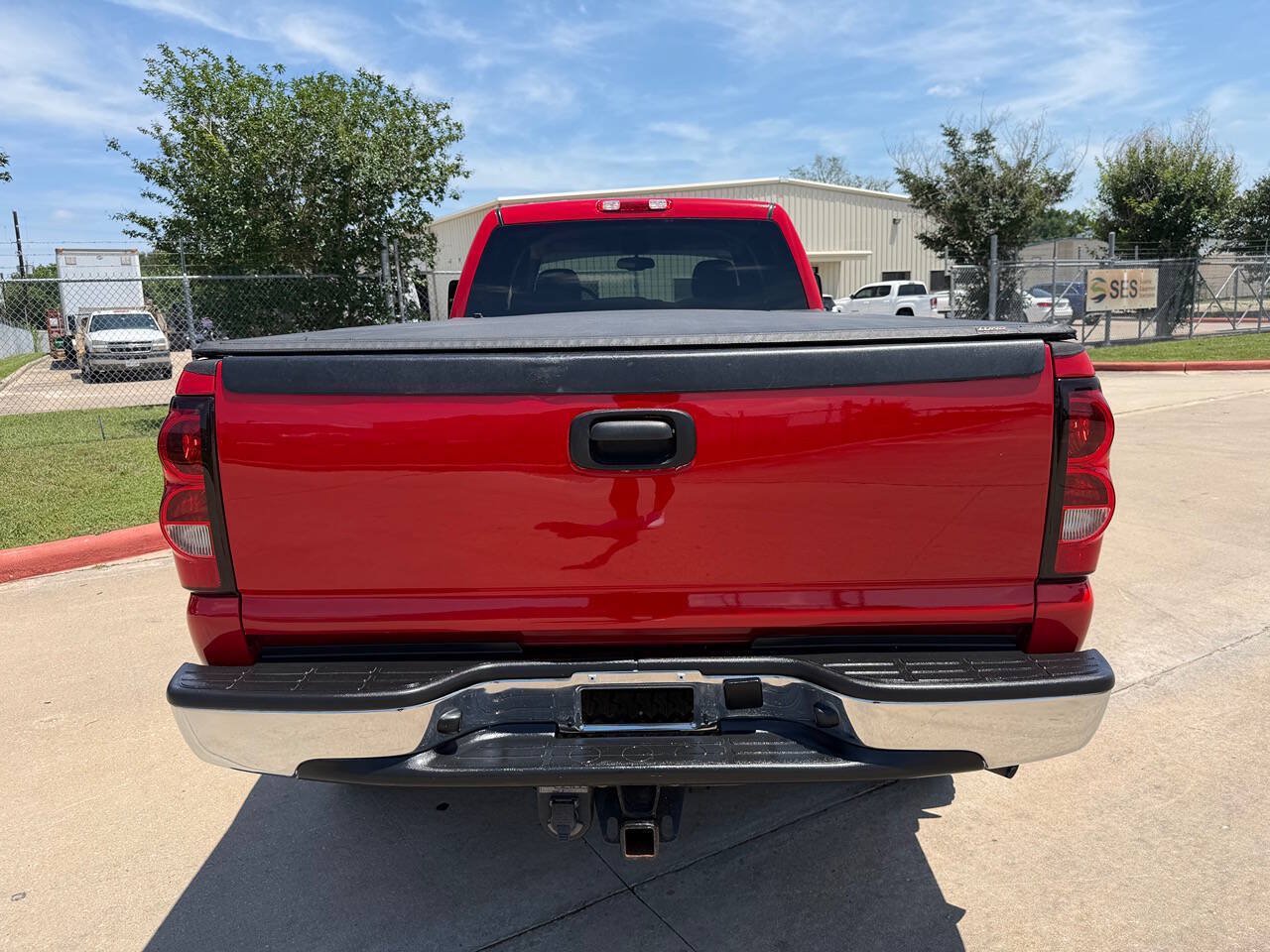 Used 2006 Chevrolet Silverado 2500 LT w/ Heavy-Duty Power Package AWD/4WD image 30