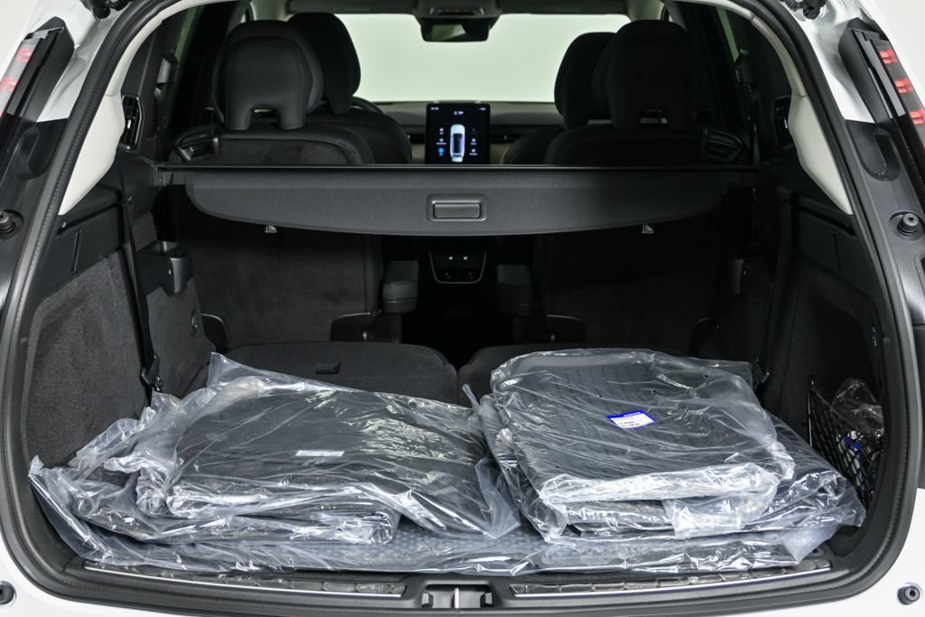 New 2025 Volvo EX90 Plus w/ Protection Package Premier image 30