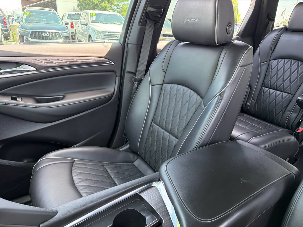 Used 2022 Buick Enclave Avenir w/ Avenir Technology Package AWD/4WD image 38