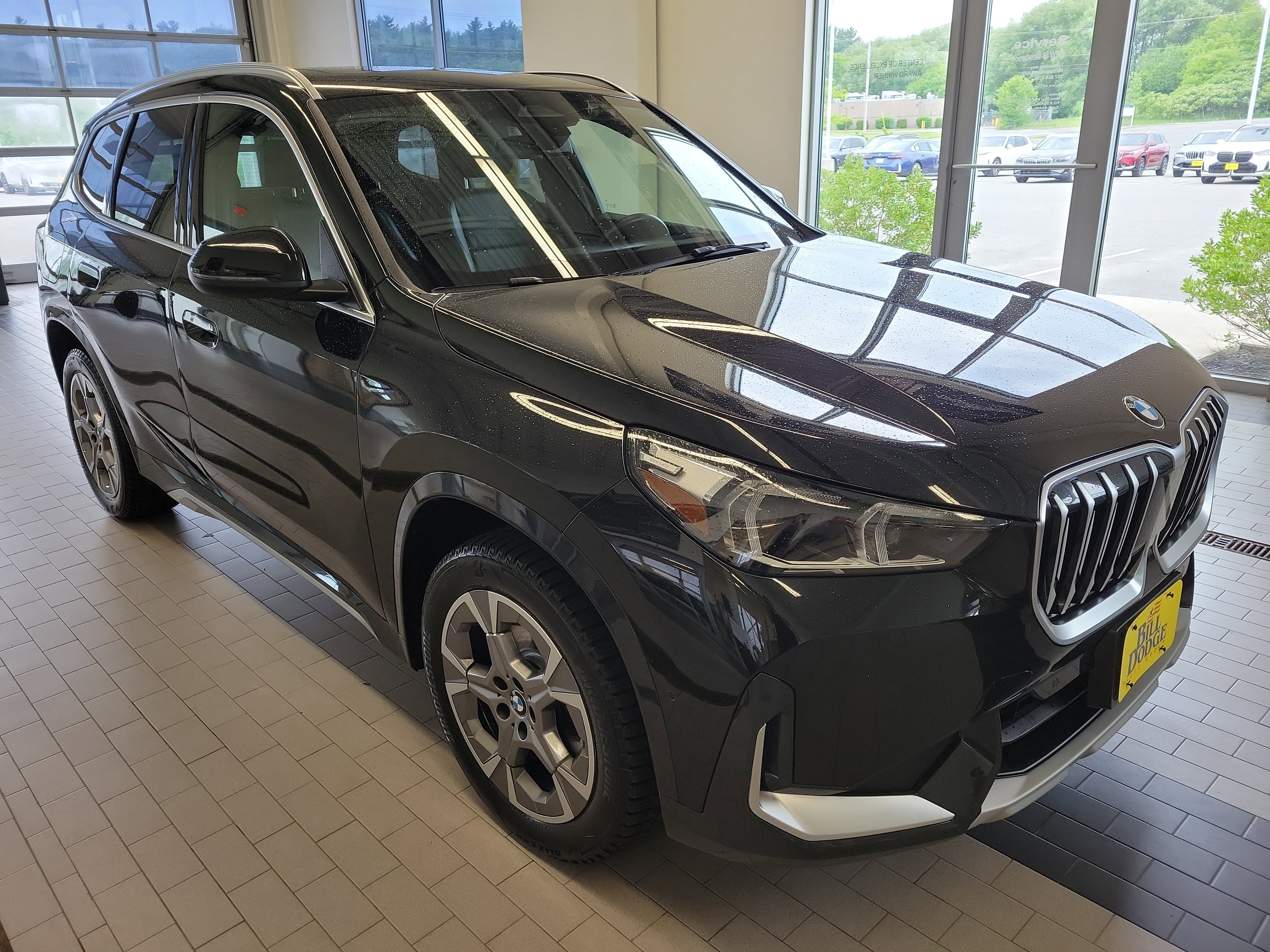 Used 2025 BMW X1 xDrive28i w/ Convenience Package AWD/4WD image 3