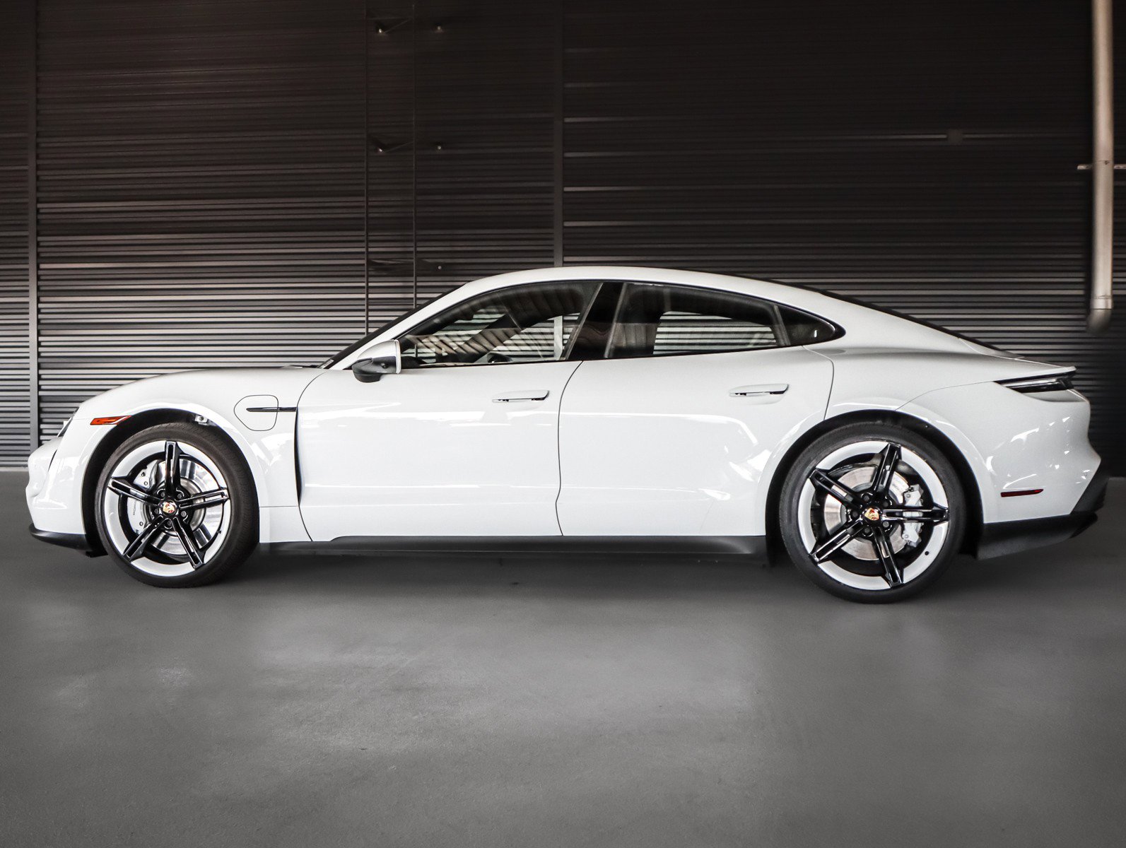 Used 2024 Porsche Taycan 4S image 2