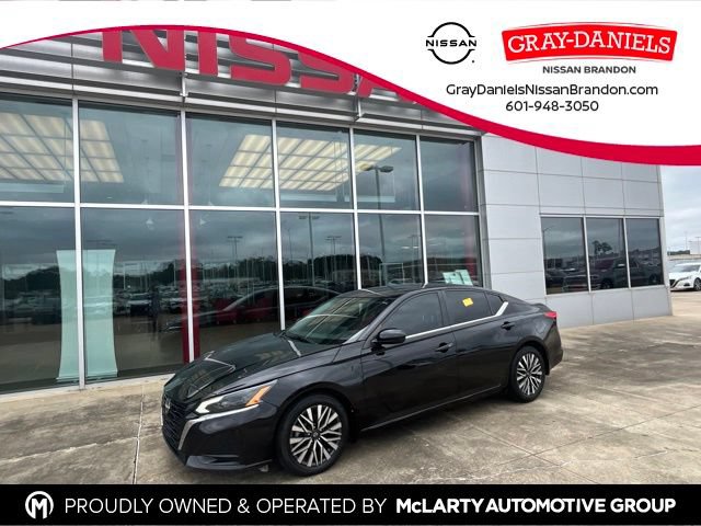 Used 2024 Nissan Altima 2.5 SV w/ SV Premium Package FWD image 1