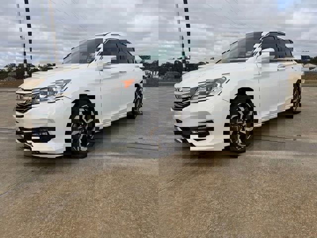 Used 2017 Honda Accord EX image 1