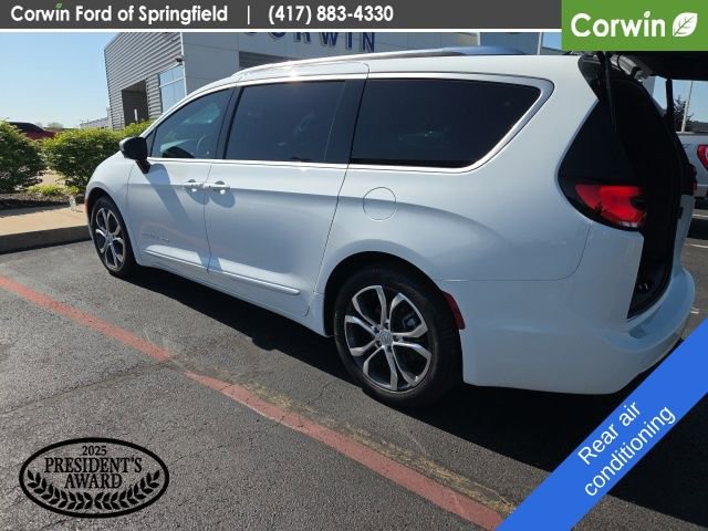 Used 2026 Chrysler Pacifica Pinnacle w/ Trailer Tow Group FWD image 6