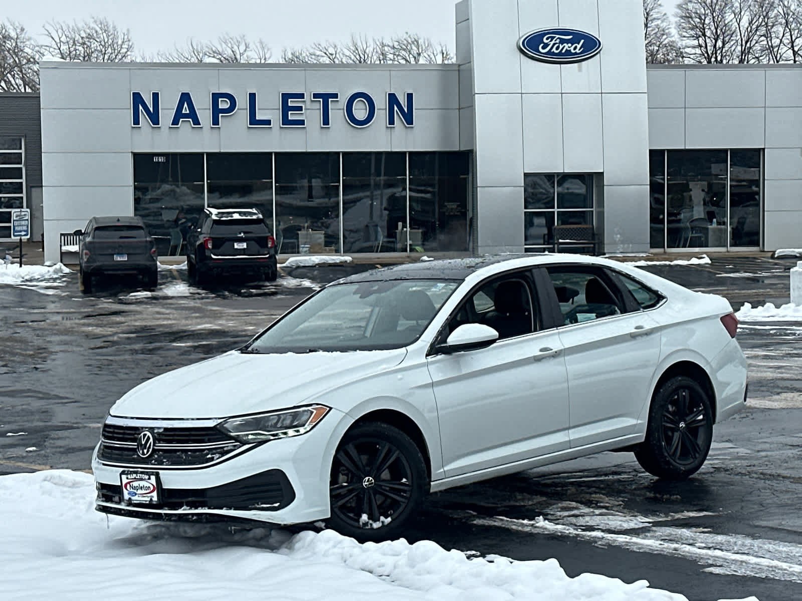 Used 2024 Volkswagen Jetta SE w/ Panoramic Sunroof Package image 2