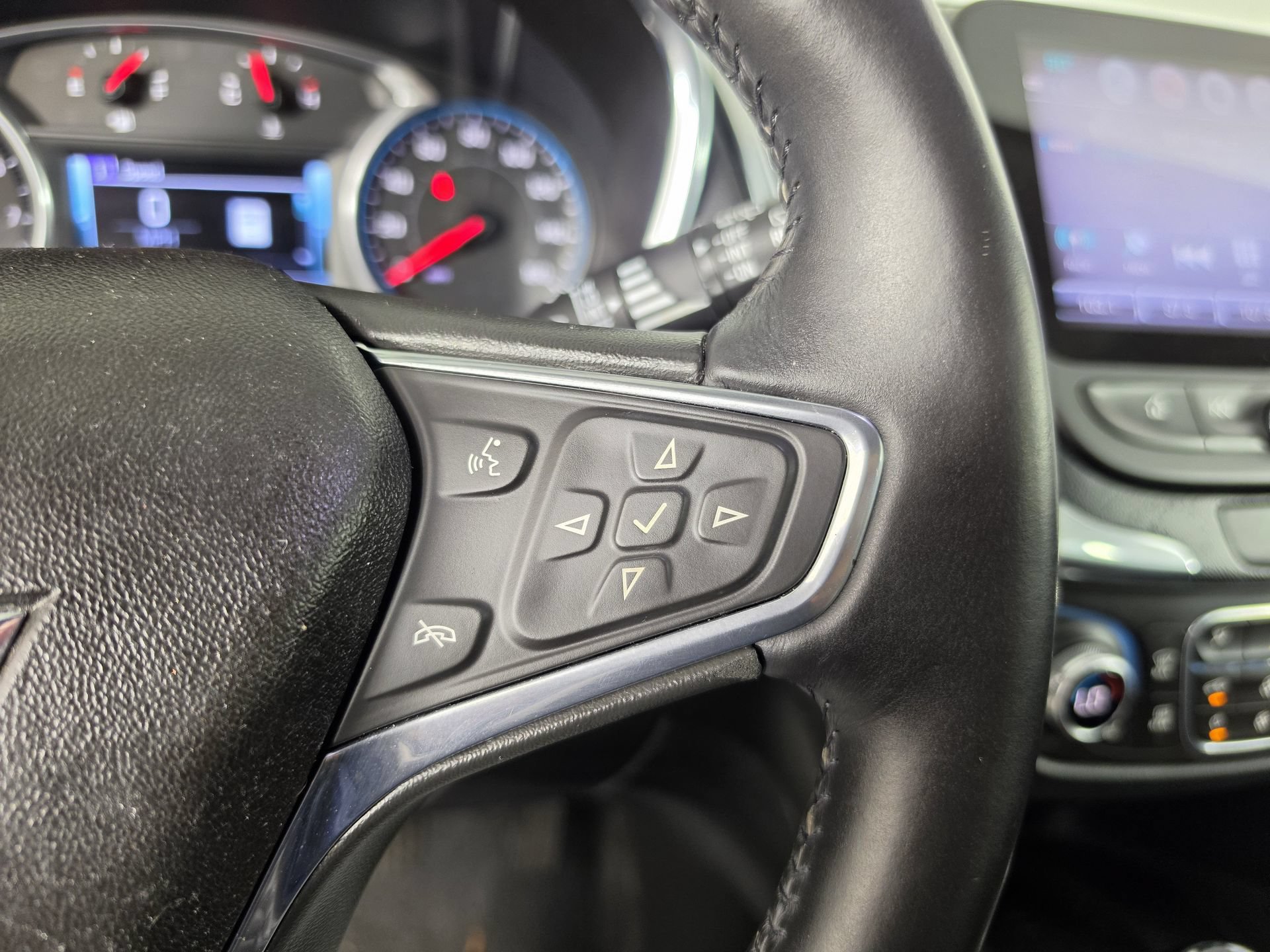 Used 2018 Chevrolet Equinox Premier FWD image 24