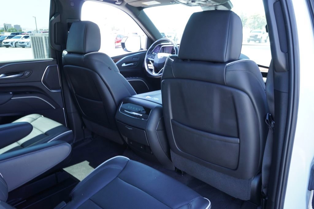 Used 2022 Cadillac Escalade Premium Luxury w/ Performance Package AWD/4WD image 11