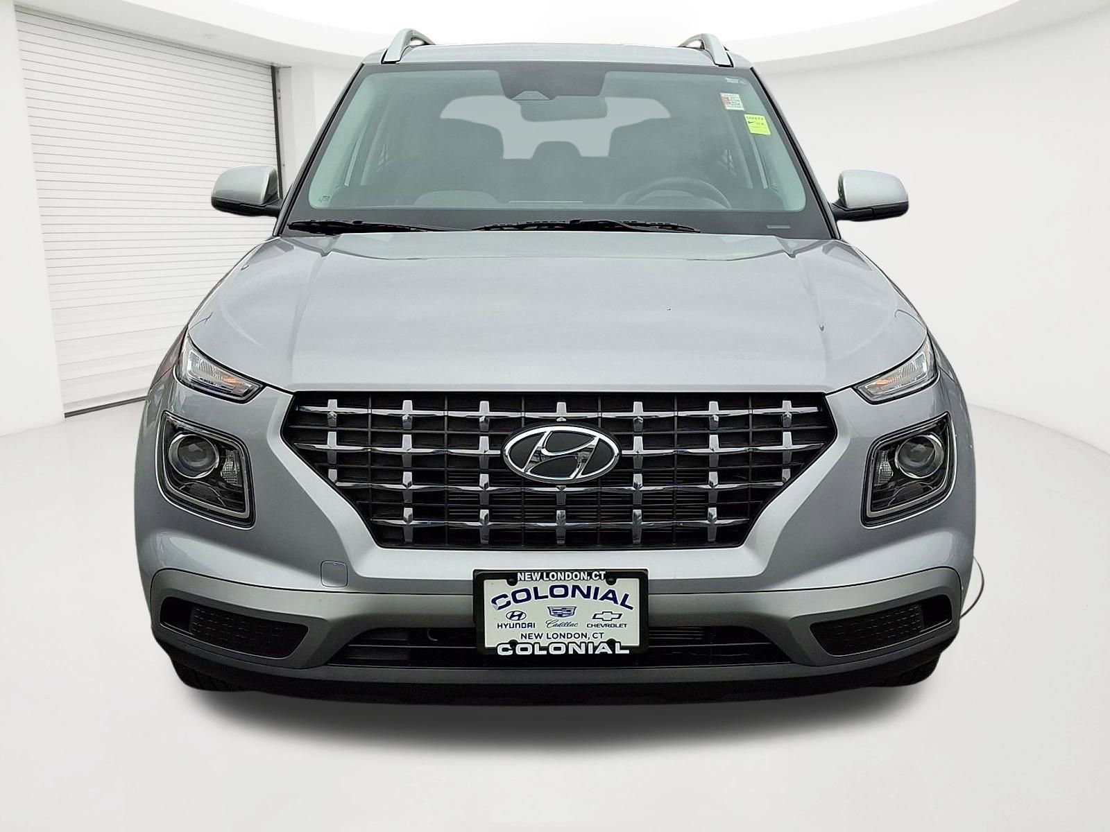 Used 2025 Hyundai Venue SEL image 2