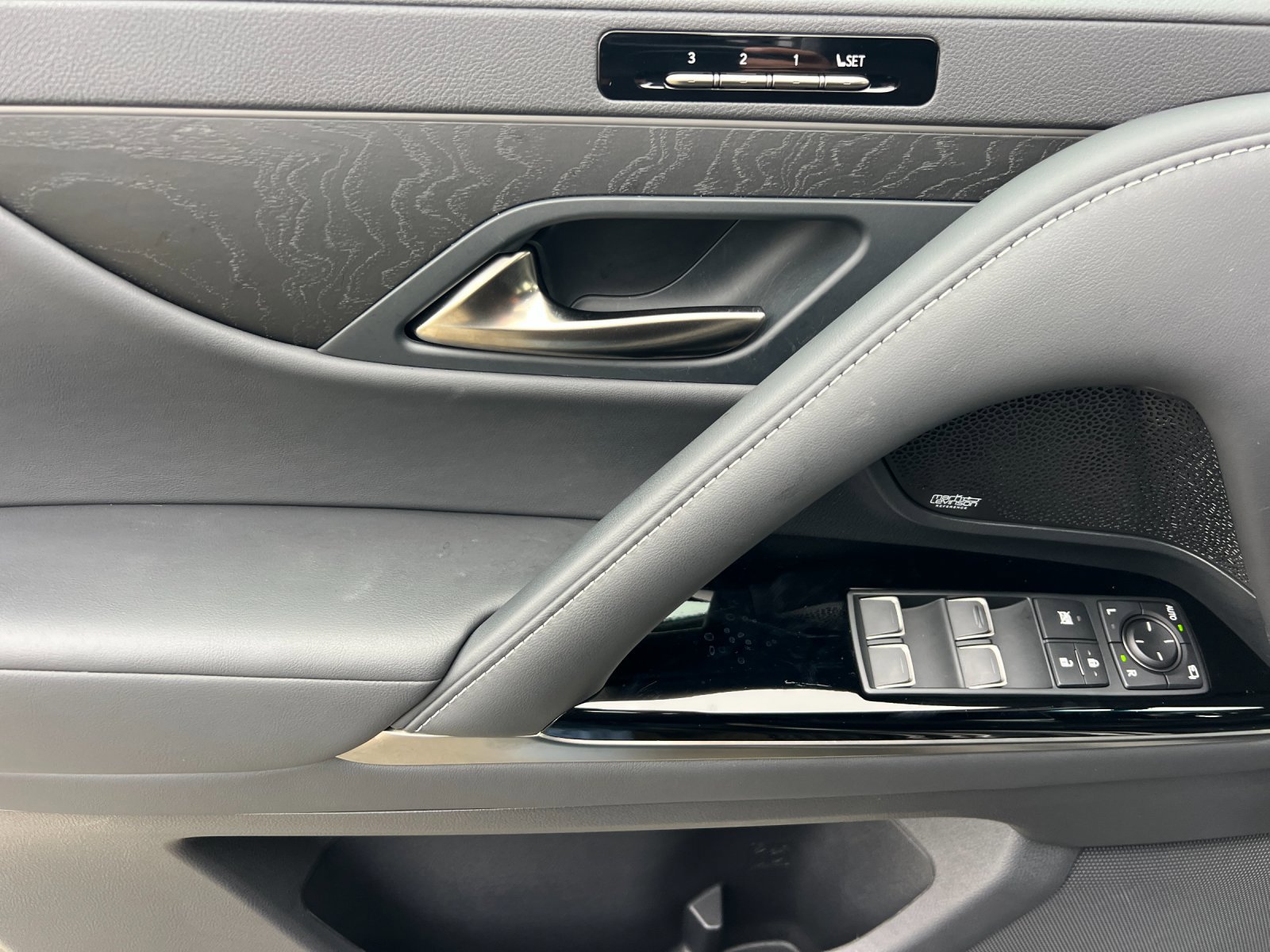 Used 2024 Lexus LX 600 4WD w/ Luxury Package image 10