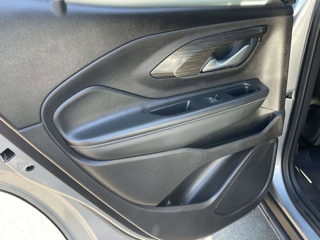 Used 2024 GMC Terrain SLT image 11