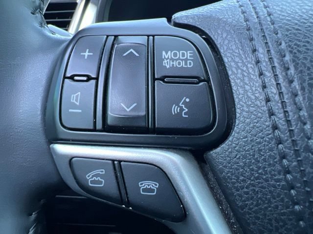 Used 2016 Toyota Highlander XLE AWD/4WD image 22