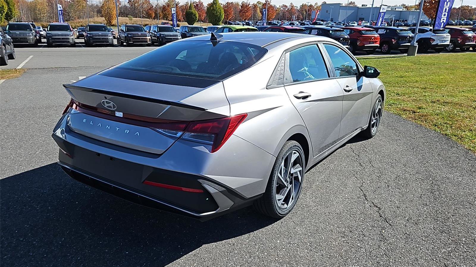 New 2025 Hyundai Elantra Sport image 7