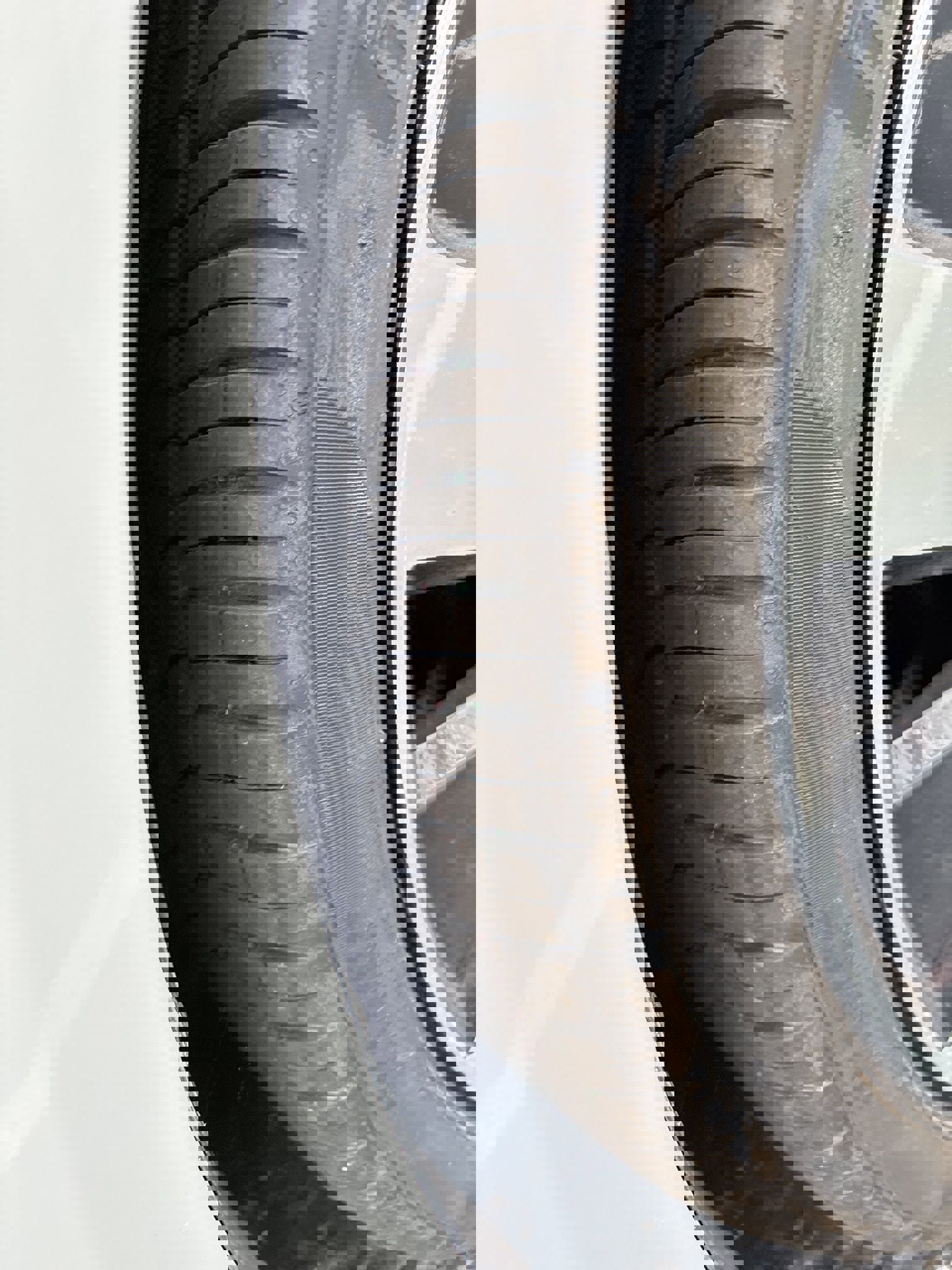 Used 2025 Volvo S60 T8 Plus w/ Climate Package image 4