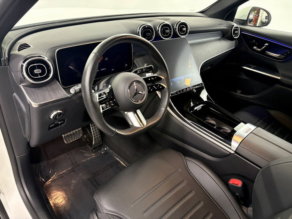 Used 2025 Mercedes-Benz GLC 350e 4MATIC w/ AMG Line image 9