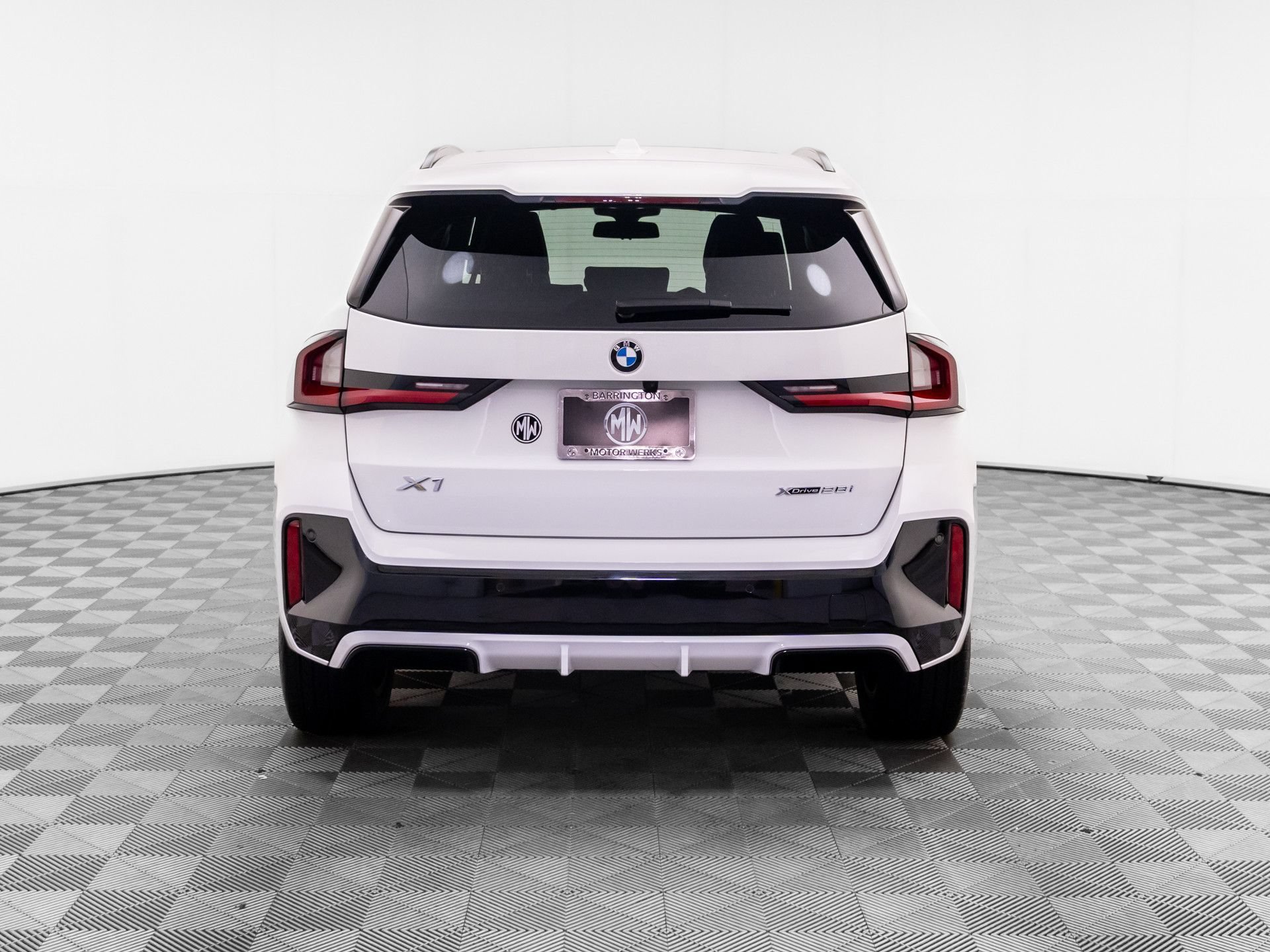 Used 2024 BMW X1 xDrive28i w/ M Sport Package AWD/4WD image 4