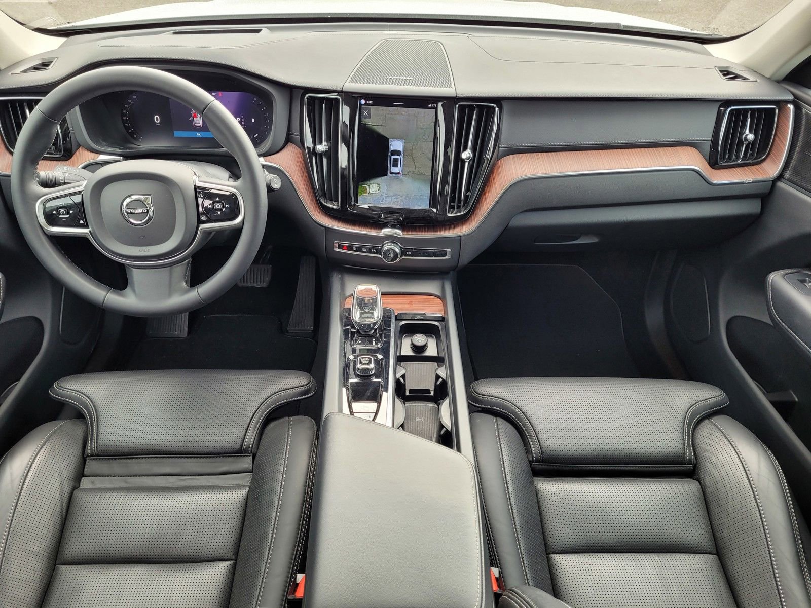 Certified 2023 Volvo XC60 B6 Ultimate w/ Protection Package Premier image 12