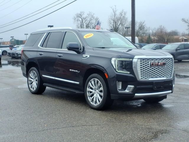 Used 2023 GMC Yukon Denali w/ LPO, Floor Liner Package AWD/4WD image 3