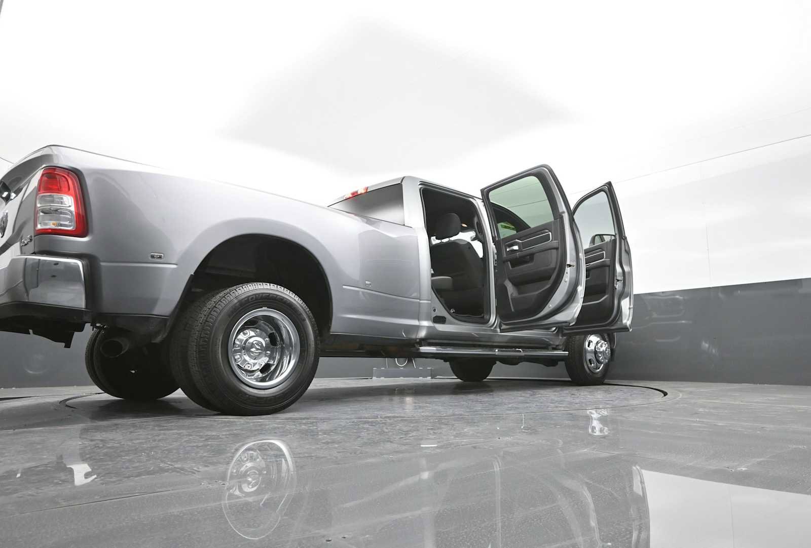 Used 2024 RAM 3500 Big Horn image 44