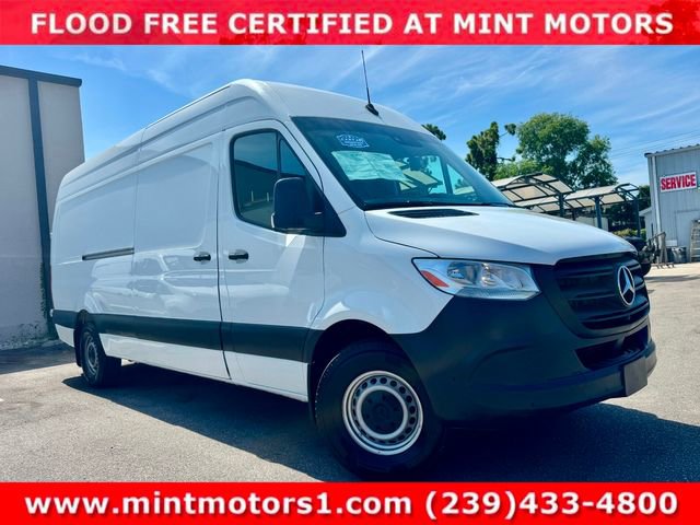 Used 2023 Mercedes-Benz Sprinter 2500 image 2