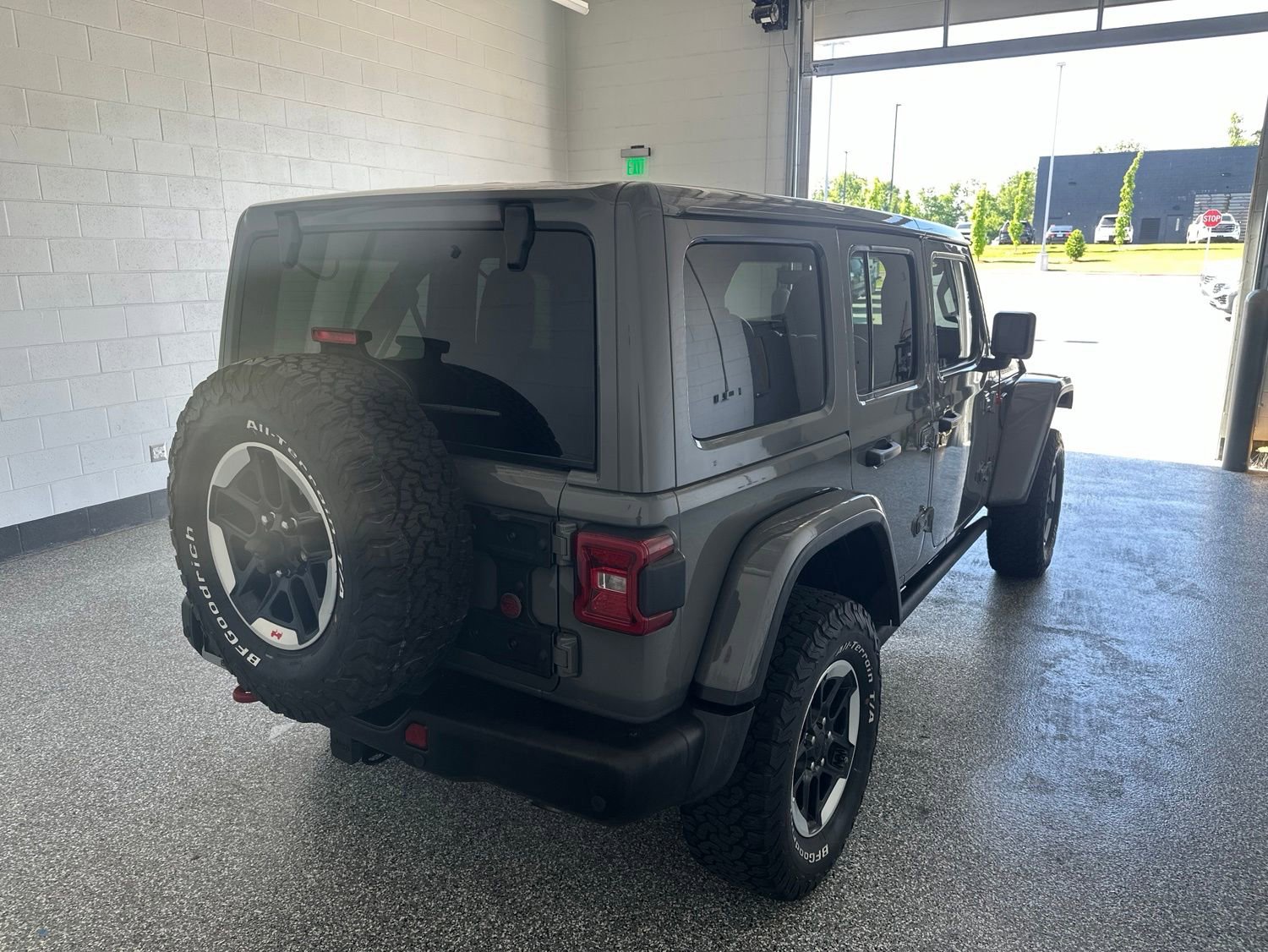 Used 2020 Jeep Wrangler Unlimited Rubicon w/ Dual Top Group AWD/4WD image 3