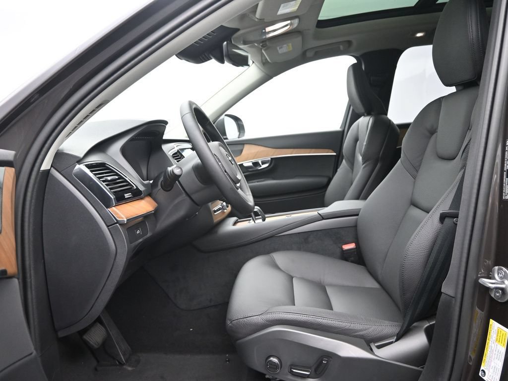 New 2025 Volvo XC90 B6 Plus w/ Protection Package Premier AWD/4WD image 22