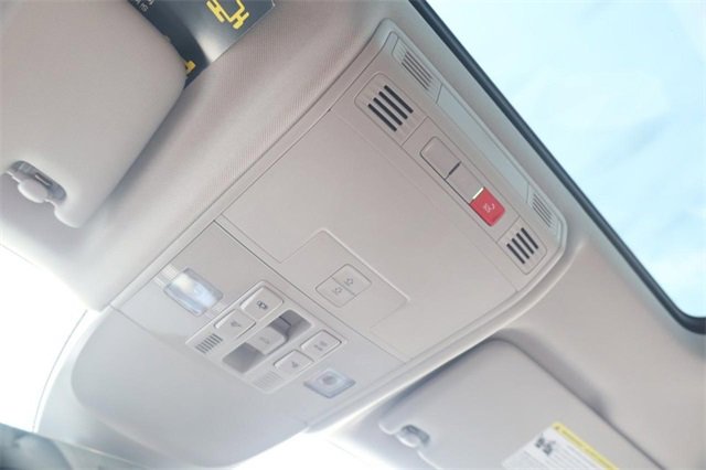 New 2025 Volkswagen Taos SEL image 19