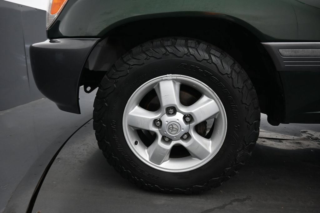 Used 2004 Toyota Land Cruiser AWD/4WD image 48