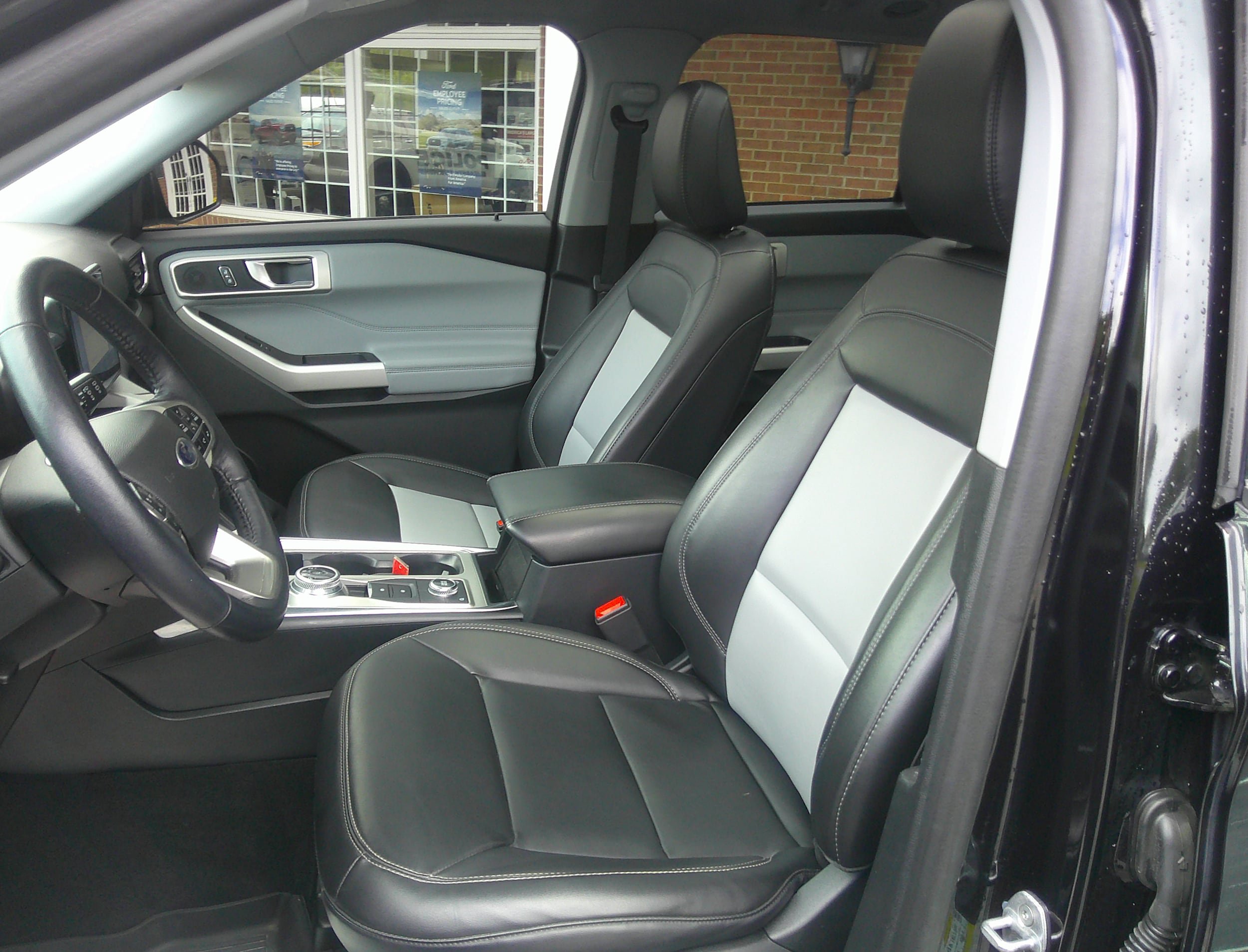 Used 2022 Ford Explorer XLT w/ Equipment Group 202A AWD/4WD image 22