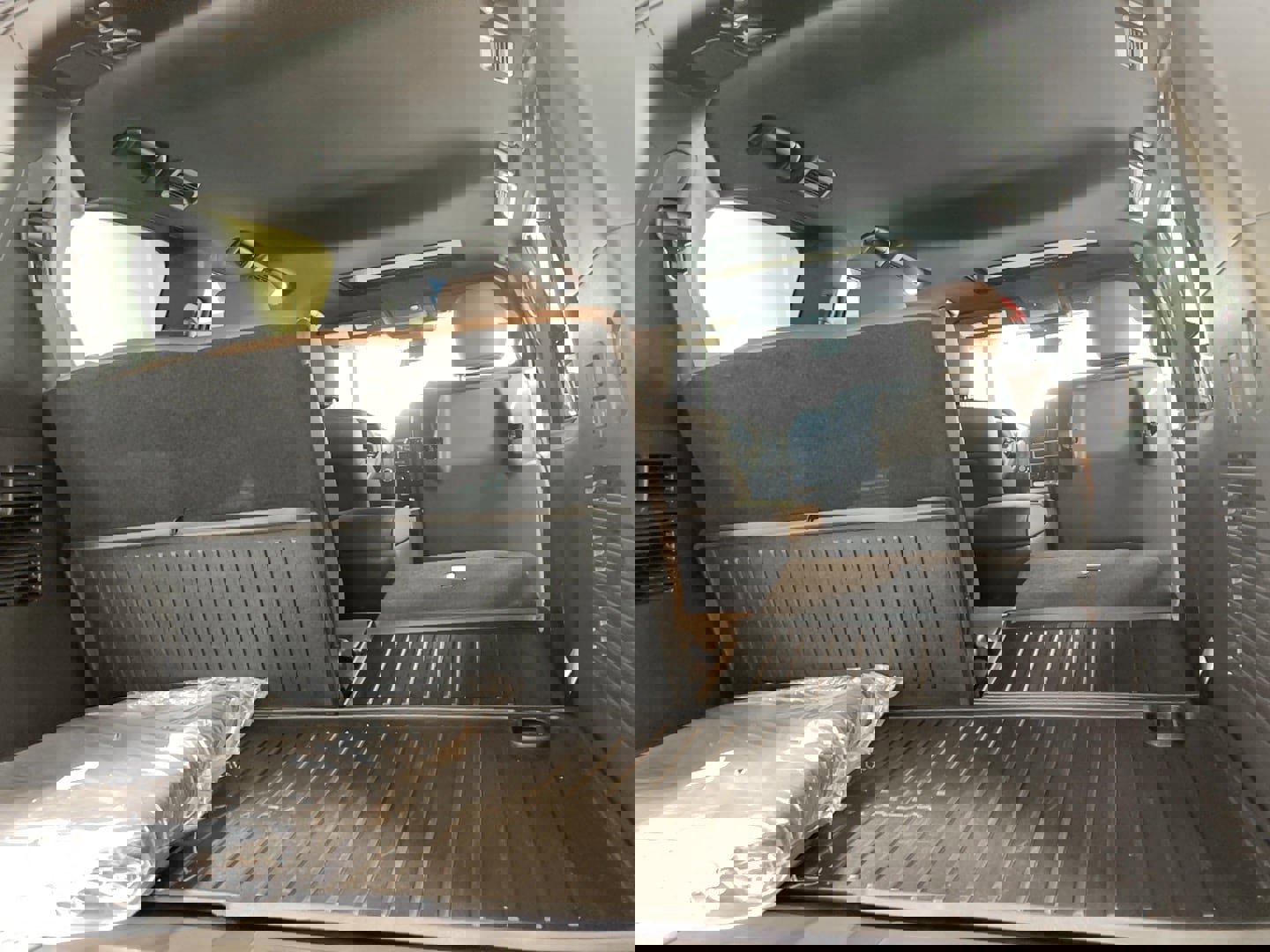 Used 2024 Nissan Armada Platinum w/ Captain's Chairs Package image 27