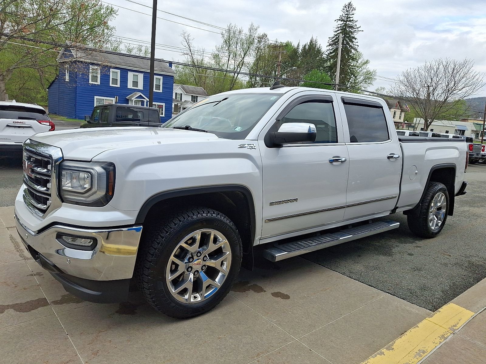 Used 2017 GMC Sierra 1500 SLT w/ SLT Premium Package image 3