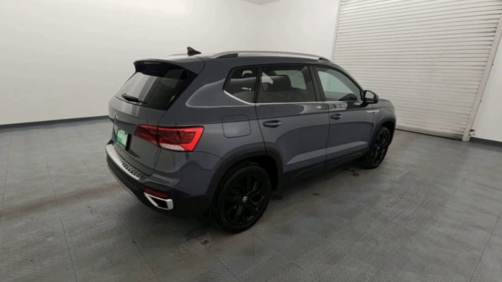 Used 2024 Volkswagen Taos SE w/ Panoramic Sunroof Package image 8