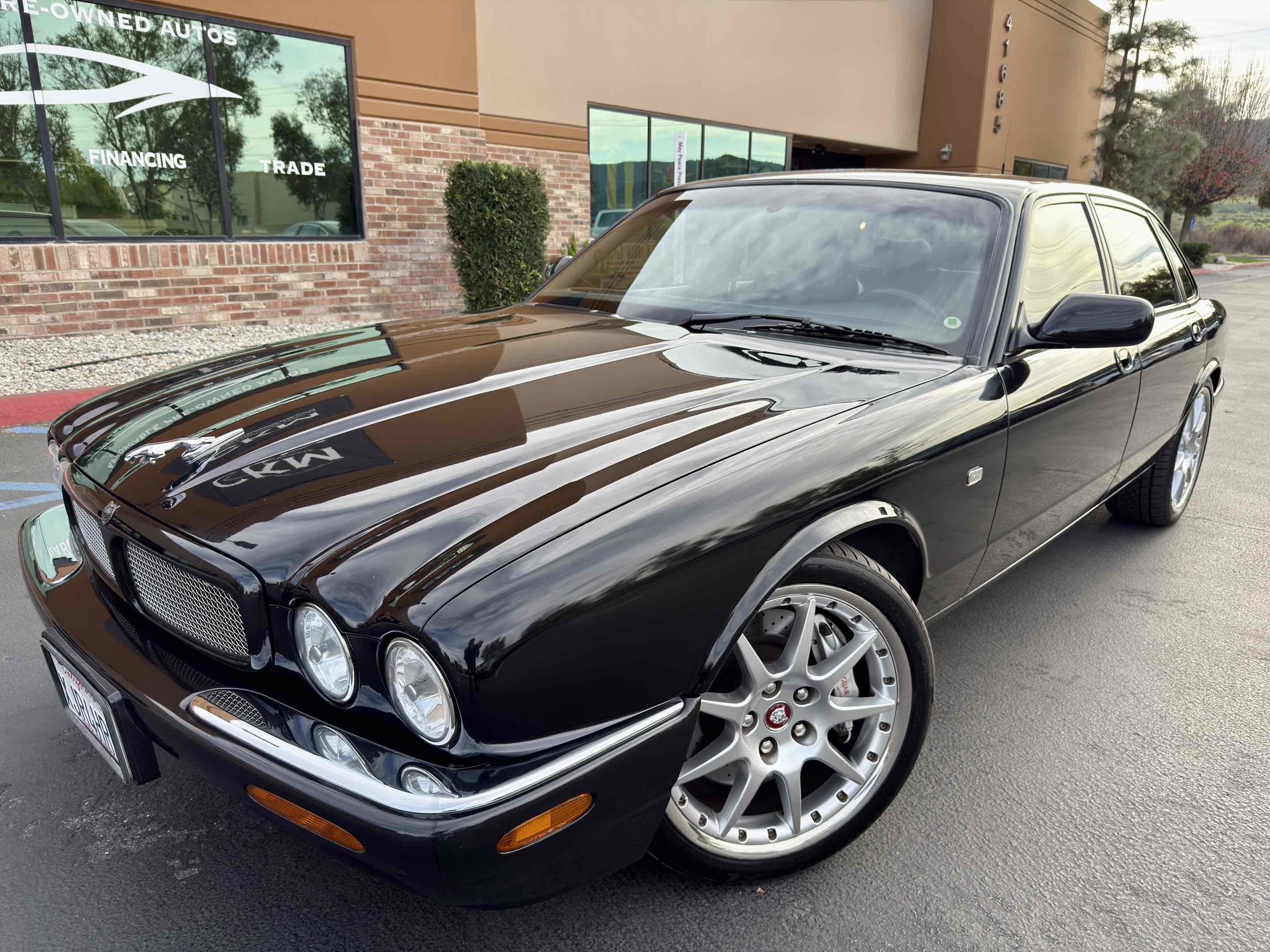 Used 2002 Jaguar XJ8 image 3