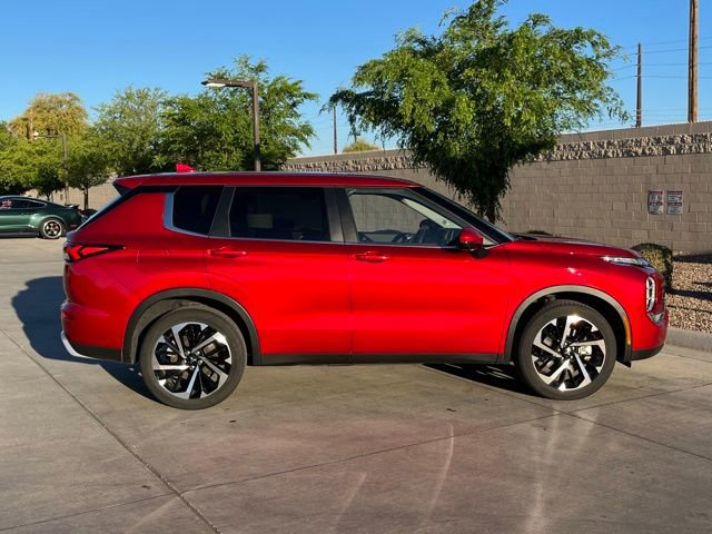 Used 2024 Mitsubishi Outlander SE image 3
