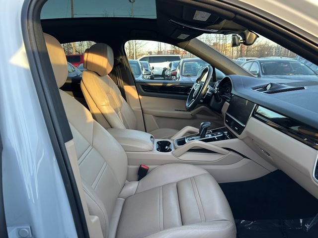 Used 2021 Porsche Cayenne Coupe image 33