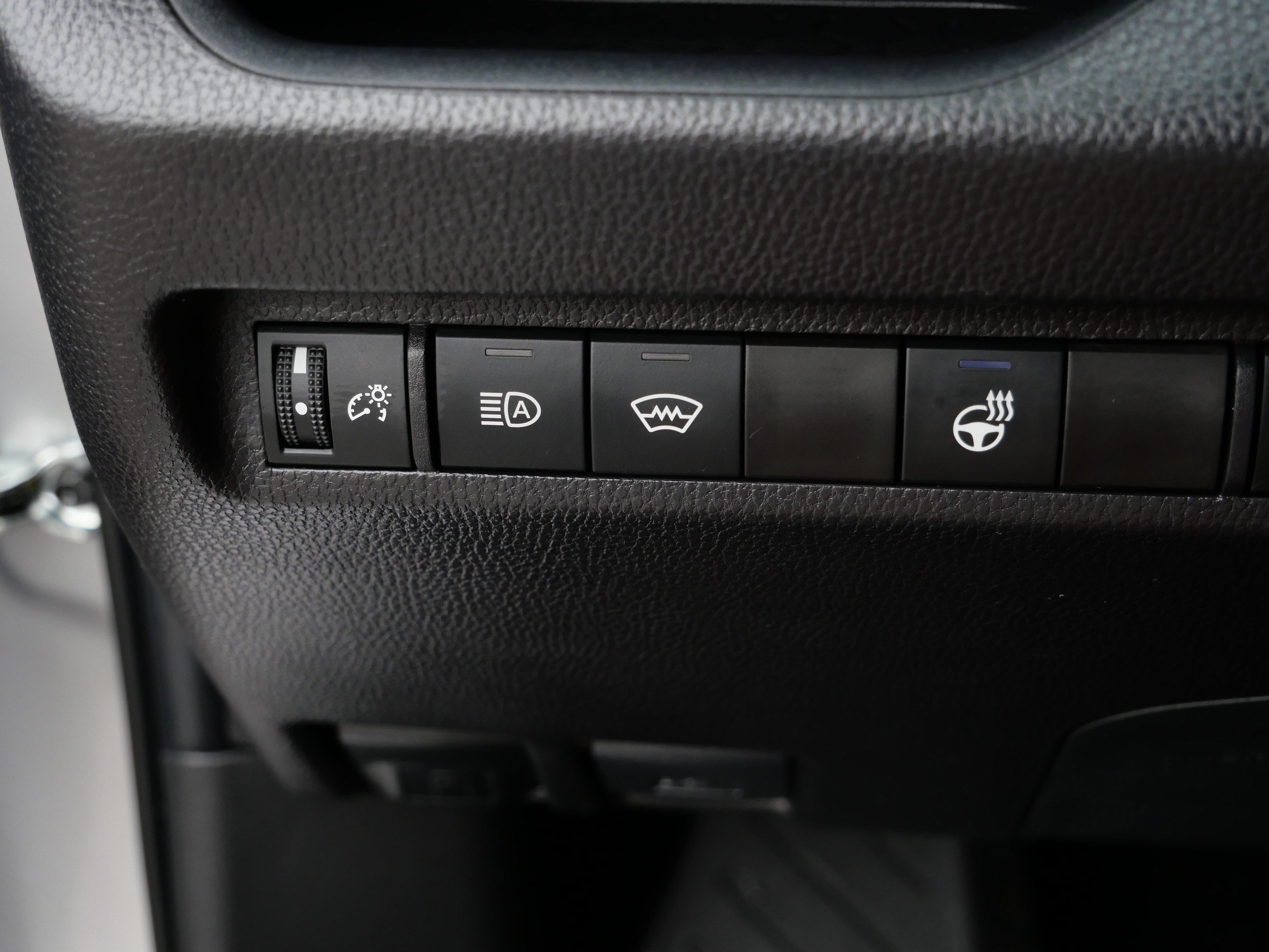 Used 2025 Toyota RAV4 XLE Premium w/ Weather Package AWD/4WD image 27