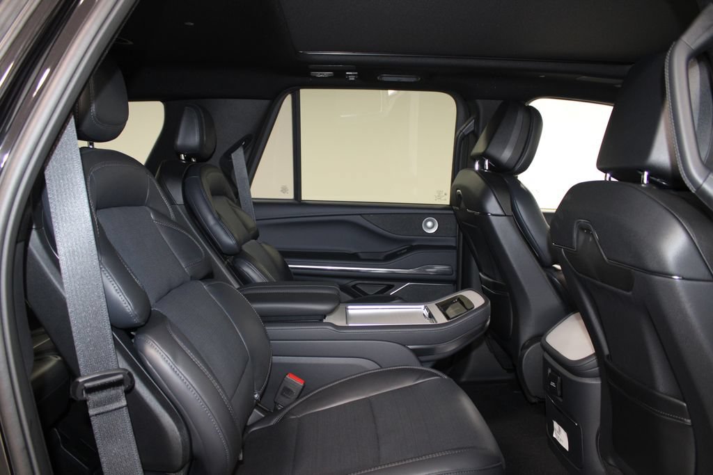 New 2027 Lincoln Navigator Reserve w/ Jet Appearance Package AWD/4WD image 34